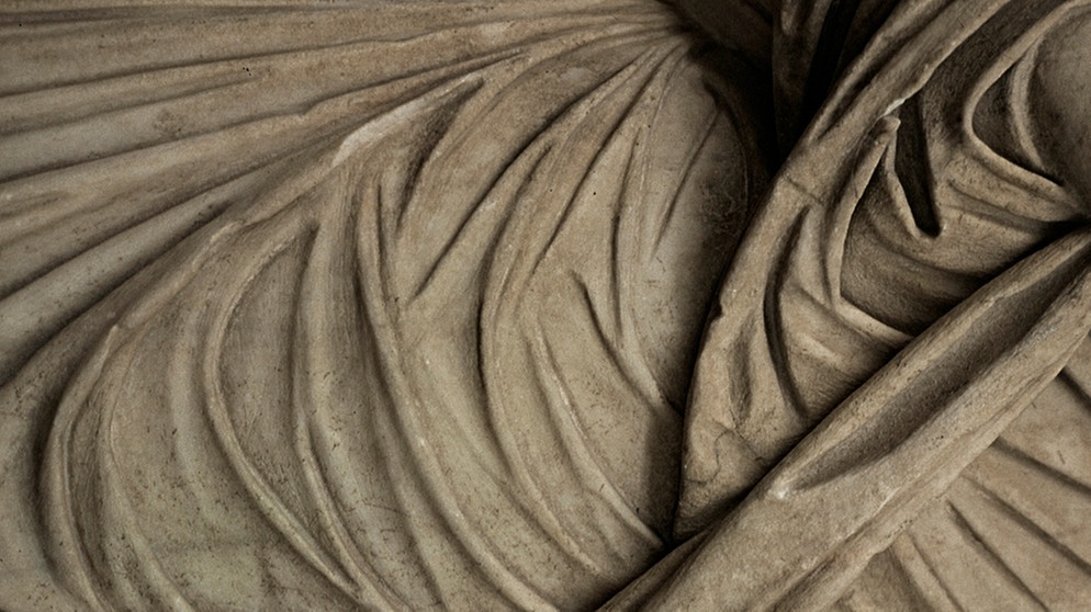 Skulptur Roemisch, um 150 n.Chr. - Statue einer Frau vom Typus der 'Grossen Herculanerin' | Bild: picture-alliance / Herve Champollion / akg-images | / akg-images