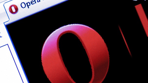 Das Logo des Browsers Opera auf einem Desktop | Bild: mauritius-images / NetPics / Alamy