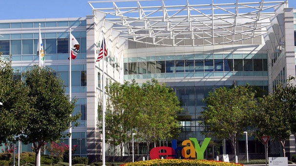Heute ein Weltkonzern und weltweit umsatzstärkster Anbieter von Internet-Auktionen: Der Firmensitz von eBay Inc. in San Jose | Bild: picture-alliance/dpa