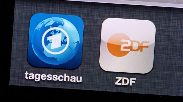 Tagesschau- und ZDF-Mediatheken-App auf einem Touchscreen-Display | Bild: picture-alliance/dpa