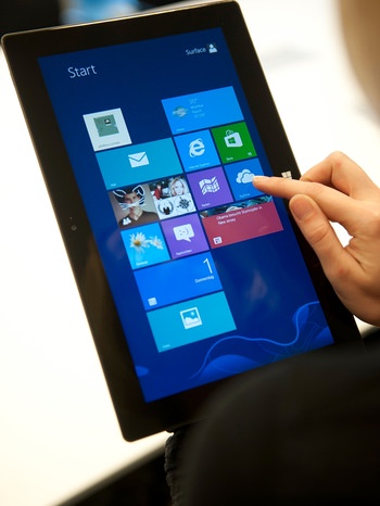 Windows 8 auf einem Tablet-Computer mit Touch-Bildschirm installiert | Bild: picture-alliance/dpa