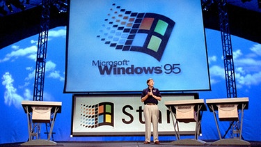 Bill Gates präsentiert Windows 95 | Bild: picture-alliance/dpa