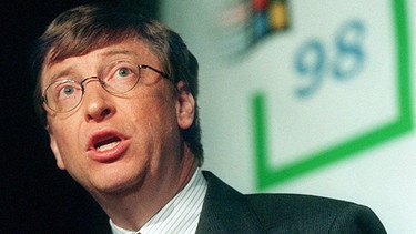 Bill Gates präsentiert Windows 98 | Bild: picture-alliance/dpa