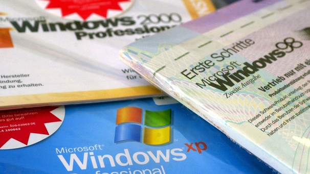 Verschiedene Booklets und Anleitungen von Windows-Ausgaben | Bild: picture-alliance/dpa