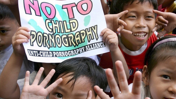 Kinder demonstrieren auf den Philippinen | Bild: picture-alliance/dpa