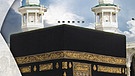 Illustration Tod und Weiterleben im Islam: Hilal (Mondsichel) und fünfzackiger Stern und die Kaaba im Innenhof der Heiligen Moschee in Mekka | Bild: picture-alliance/dpa, colourbox.com; Montage: BR
