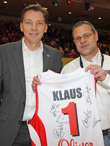 Würzburgs Geschäftsführer Jochen Bähr (l.) und Klaus Heuberger | Bild: imago/FAF