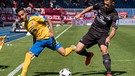  Eintracht Braunschweig - 1. FC Nürnberg / Salim Khelifi (l) und Nürnbergs Laszlo Sepsi | Bild: dpa-Bildfunk