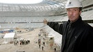 Rudi Bommer beim Stadion-Bau der Allianz Arena | Bild: picture-alliance/dpa