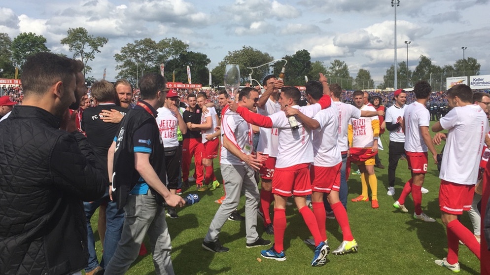 Würzburger Kickers feiern Aufstieg | Bild: BR