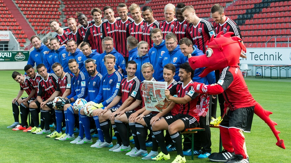 Die Mannschaft des FC Ingolstadt | Bild: picture-alliance/dpa