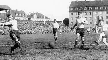 Derby-Spielszene FC Bayern München-TSV 1860 München im Februar 1939 | Bild: FC Bayern München