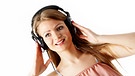 Junge Frau mit Kopfhörern | Bild: colourbox.de