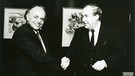Lorin Maazel und Albert Scharf bei der Vertragsunterzeichnung 1992. Bis 2002 war Maazel Chefdirigent des Symphonieorchesters des Bayerischen Rundfunks. | Bild: BR / Sessner