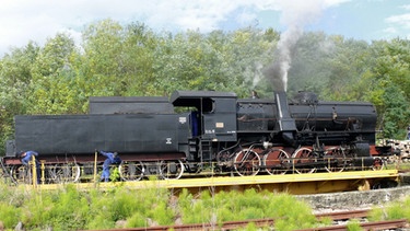 Einmalig erhalten geblieben: Eine Franco-Crosti-Dampflokomotive mit seitlichem Schornstein | Bild: SWR