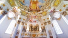 Rokoko vom Feinsten bietet die Wieskirche in Steingaden | Bild: mauritius-images/Wolfgang Filser