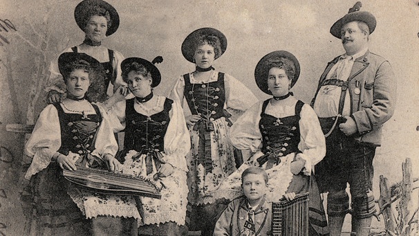 Kostüm und Konzertgesellschaft Alpenrose 1902 | Bild: Public Domain