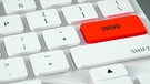Rote DSGVO-Taste auf der Tastatur | Picture: picture-alliance/dpa