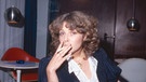 Die deutsche Schauspielerin Michaela May bei einer Zigarette, Deutschland 1970er Jahre
| Bild: picture alliance / United Archives | Heinz Browers