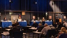 Sitzung des Rundfunkrats mit Blick auf das Präsidium  | Bild: BR/Markus Konvalin