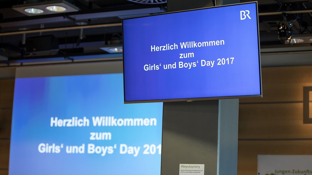 Mädchen und Jungen im Münchner Funkhaus | Bild: BR/Markus Konvalin