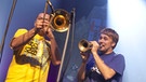 Manuel Winbeck (l) und Stefan Dettl der bayerischen Band La Brass Banda | Bild: picture-alliance/dpa