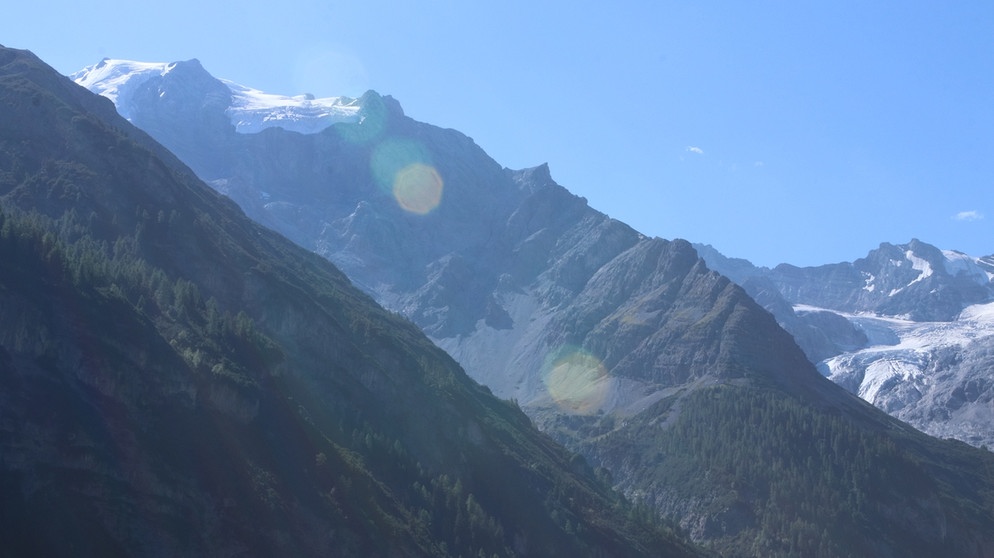Berglhütte: Die Berglhütte liegt auf fast 2.188 Metern Höhe, direkt am Fuße des Pleisshorngrats hoch über Trafoi. | Bild: BR/Kilian Neuwert