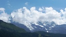 Wolken umhüllen die Berggipfel | Bild: BR, Georg Bayerle