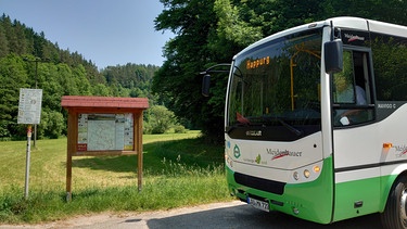 Linienbus an einer Haltestelle | Bild: VGN