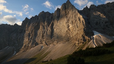 Notfall-Stützpunkt für Kletterer in der Laliderer Nordwand | Bild: BR; Kilian Neuwert