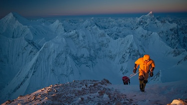 Höhenbergsteigen im Winter in eisiger Kälte | Bild: AS-Verlag