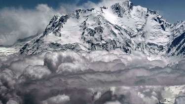Nanga Parbat – alpiner Meilenstein unter Beteiligung bayerischer Bergsteiger | Bild: picture-alliance/dpa