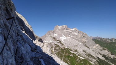 Gauablick-Klettersteig: Blick aus der Höhle auf Drei Türme | Bild: BR/Thomas Reichart
