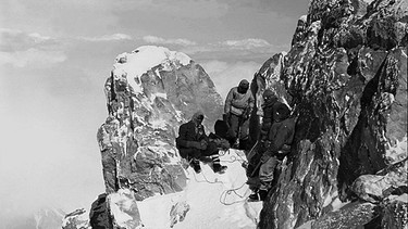 Zwei Schlüsselfiguren des sowjetrussischen Bergsteigens | Bild: Lorenz Saladin; copyright Tyrolia