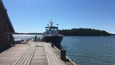 Insel-Radln: Das Schiff ist schon bereit für die Überfahrt nach Nagu bzw. Nauvo (finnisch). | Bild: BR/Petra Martin