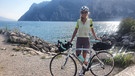 Magdalena Eder und ihr Rennrad in Riva del Garda | Bild: BR/Magdalena Eder