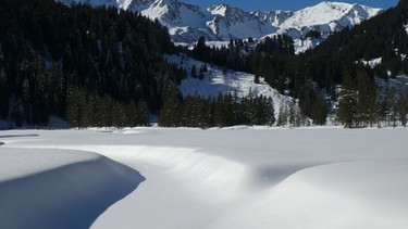 Schneesichere Gipfel rund um die Schwarzwasserhütte  | Bild: BR; Georg Bayerle