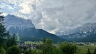  Tour auf den Daniel: Hält das Wetter oder nicht? Blick auf die Berge beim Aufstieg. | Bild: BR/Marlene Thiele