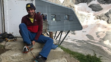 Dauphiné Thomas Dauser: Thomas war im Fitz-Roy-Massiv in Patagonien unterwegs und ihm sind mehrere 9a-Routen gelungen. Das ist der elfte Grad im Sportklettern, Profiniveau. Doch er lebt nicht vom Bergsteigen – er ist Astrophysiker. | Bild: BR/Kilian Neuwert