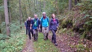 Jurasteig nach Kallmünz: Wandergruppe unterwegs nach Kallmünz | Bild: BR/Ulrike Nikola