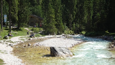 Ein bayerischer Alpenfluss mit Lido, Klamm und Kieseln – Alpenflüsse im Bayern-2-Rucksackradio | Bild: BR; Manfred Wöll
