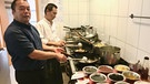 QiGong in Dietfurt: Im 7-Täler-Restaurant findet „kulinarischer Kulturaustausch“ statt | Bild: BR/Bernd-Uwe Gutknecht