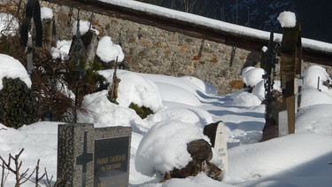 Einer der ältesten Orte des alpinen Memento Mori | Bild: BR; Georg Bayerle