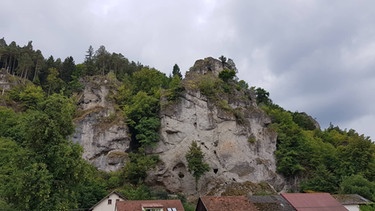 Püttlachtal: Schon in Pottenstein beeindrucken die ersten Felswände | Bild: BR/Sabine Göb