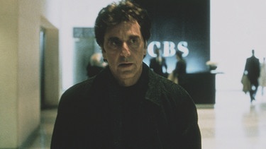 Filmszene aus "Insider": Der Journalist Lowell Bergman (Al Pacino) recherchiert eine brandheiße Story. | Bild: ARD Degeto