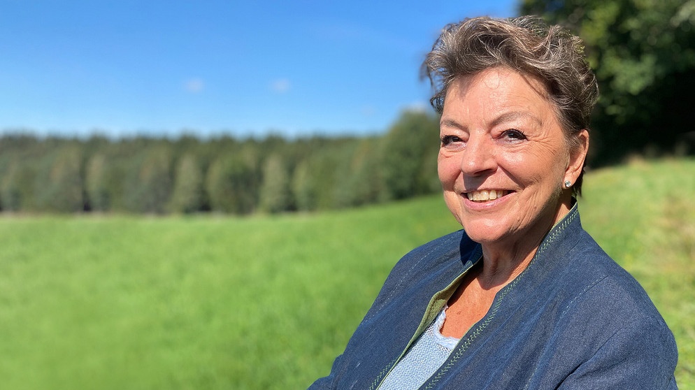 Bruni Mayer war Hausfrau und Mutter, als sie überraschend mit großer Mehrheit gegen die Stimmen der CSU in Rottal-Inn zur Landrätin gewählt wurde. | Bild: BR/Arndt Wittenberg