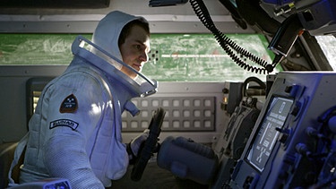 Der Joballtag auf dem Mond ist für Sam Bell (Sam Rockwell) zur Routine geworden. | Bild: ARD Degeto/BR
