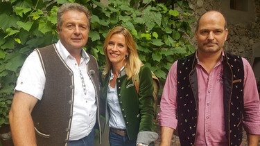 Norbert Rier (links), Sonja Weissensteiner und Norbert Andergassen. | Bild: BR/Hartmann Seeber