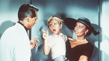 Tom Winston (Cary Grant, links) mit Cinzia (Sophia Loren) und Robert (Charles Herbert). | Bild: ARD Degeto/BR