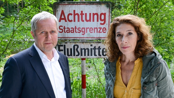 Moritz Eisner (Harald Krassnitzer) und Bibi Fellner (Adele Neuhauser) ermitteln an der österreichisch-tschechischen Grenze. | Bild: Allegro Film/ARD Degeto/BR/ORF/Milenko Badzic